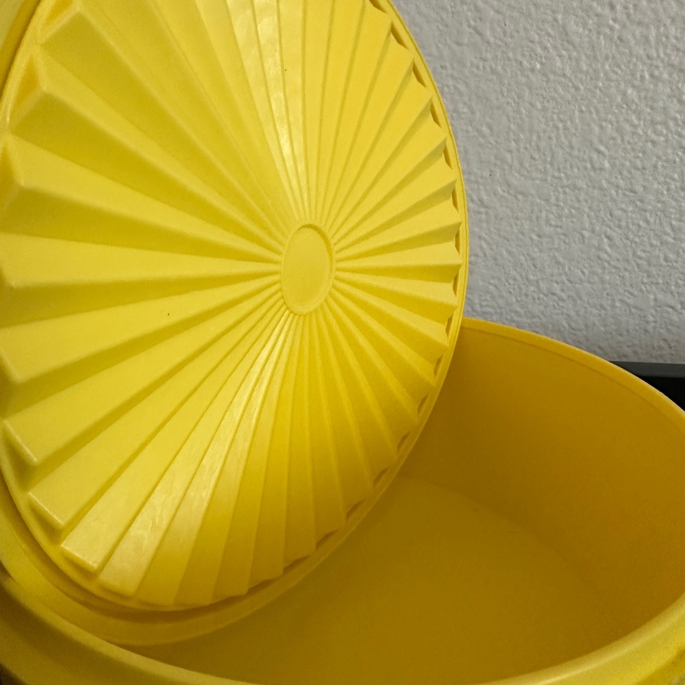 Vintage Tupperware storage. - Picture 3 of 6
